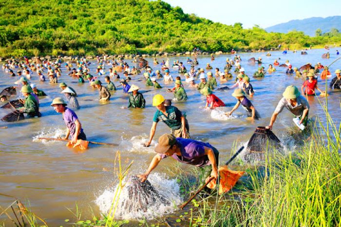 Lễ hội đánh cá truyền thống Đồng Hoa - Nét đẹp của người ngư dân.
